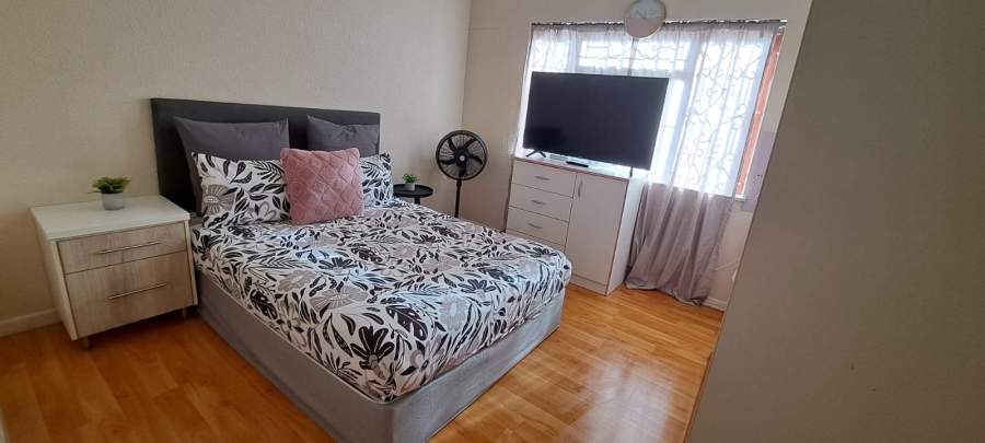 5 Bedroom Property for Sale in Lansdowne Western Cape